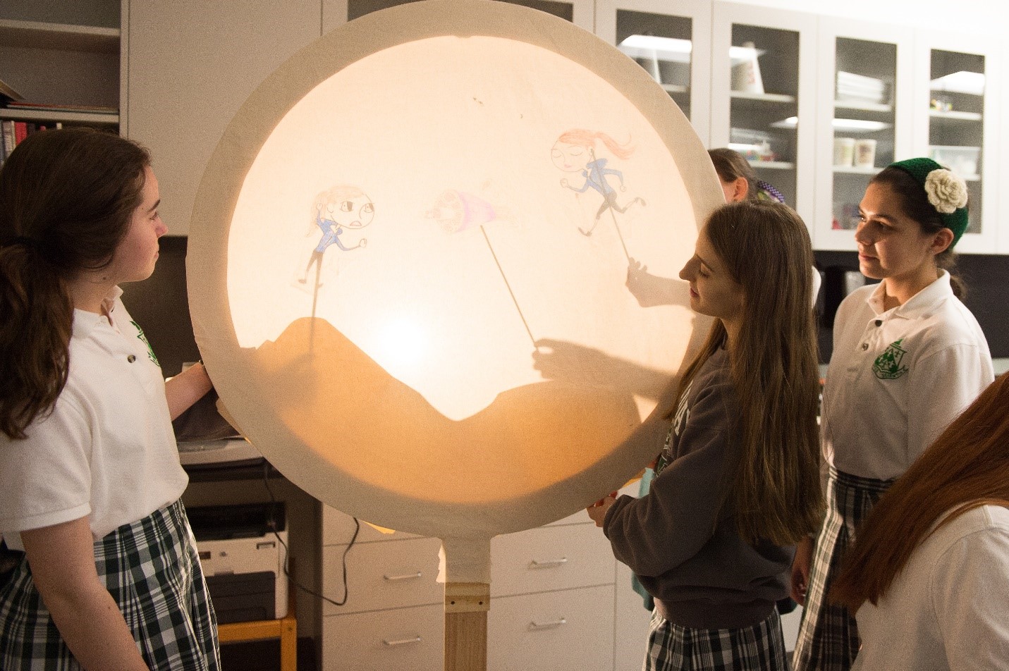 shadow-puppet-theatre-demonstrates-science-concept-inspiration-lab